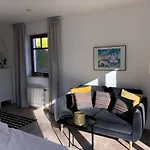 Apartment Ferienwohnung-klaus-stoertebeker-mit-sonnenterrasse-garten-zwischen-strand-wald-und-wiese Gustow (Vorpommern-Rugen)