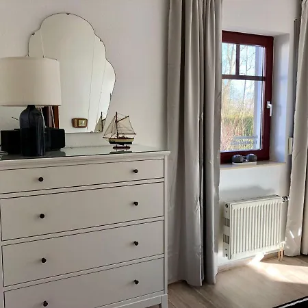 Ferienwohnung-klaus-stoertebeker-mit-sonnenterrasse-garten-zwischen-strand-wald-und-wiese Appartement Gustow (Vorpommern-Rugen)