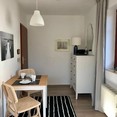 Apartamento Ferienwohnung-klaus-stoertebeker-mit-sonnenterrasse-garten-zwischen-strand-wald-und-wiese *