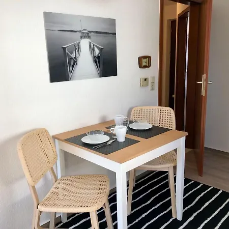 Ferienwohnung-klaus-stoertebeker-mit-sonnenterrasse-garten-zwischen-strand-wald-und-wiese Apartamento *