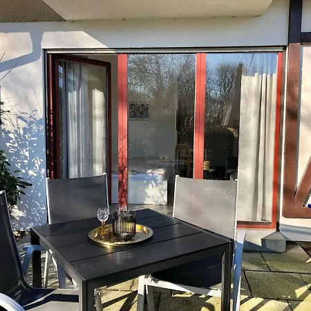 Ferienwohnung-klaus-stoertebeker-mit-sonnenterrasse-garten-zwischen-strand-wald-und-wiese Apartment *