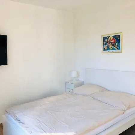 Ferienwohnung-klaus-stoertebeker-mit-sonnenterrasse-garten-zwischen-strand-wald-und-wiese