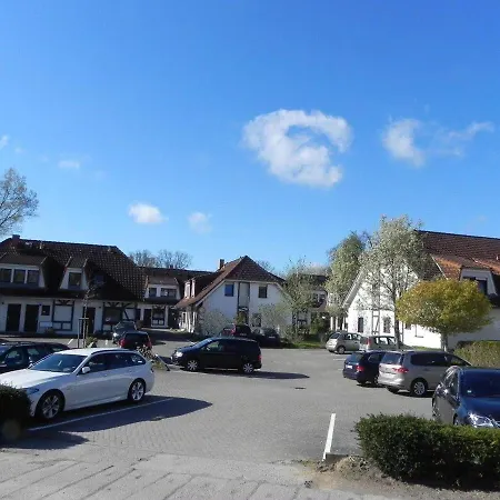 Apartamento Ferienwohnung-klaus-stoertebeker-mit-sonnenterrasse-garten-zwischen-strand-wald-und-wiese