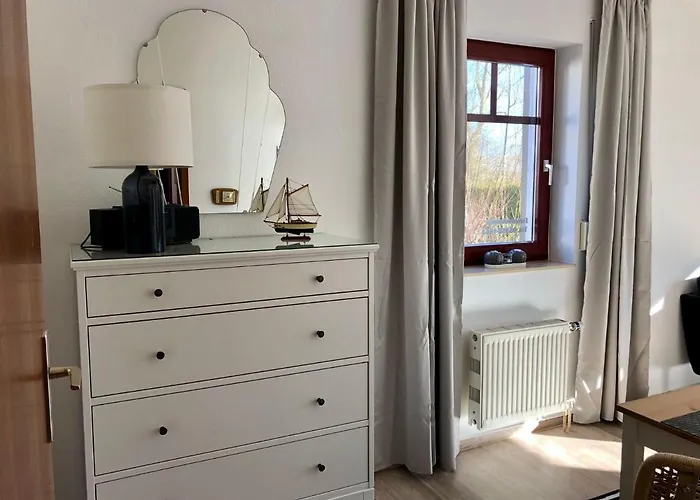 Ferienwohnung-klaus-stoertebeker-mit-sonnenterrasse-garten-zwischen-strand-wald-und-wiese Appartement Gustow (Vorpommern-Rugen)