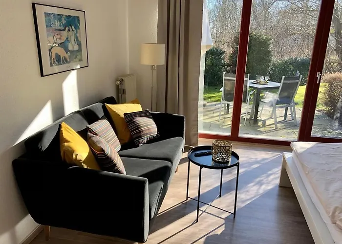 Ferienwohnung-klaus-stoertebeker-mit-sonnenterrasse-garten-zwischen-strand-wald-und-wiese