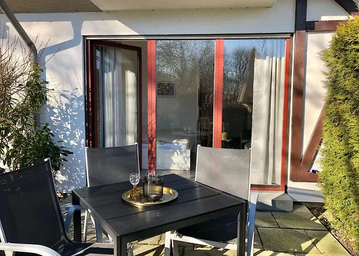 Ferienwohnung-klaus-stoertebeker-mit-sonnenterrasse-garten-zwischen-strand-wald-und-wiese Appartement *